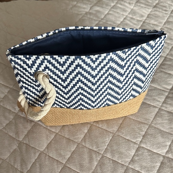 Chevron Pattern Clutch with Rope Handle - Picture 2 of 5